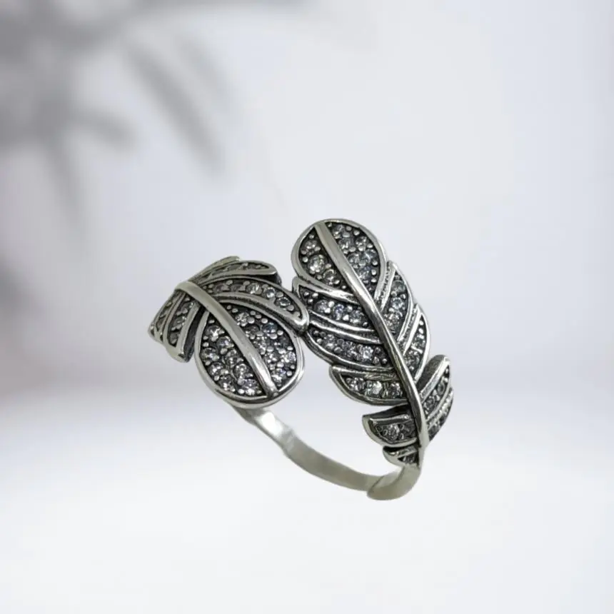 Anel folhas cravejadas zirconias