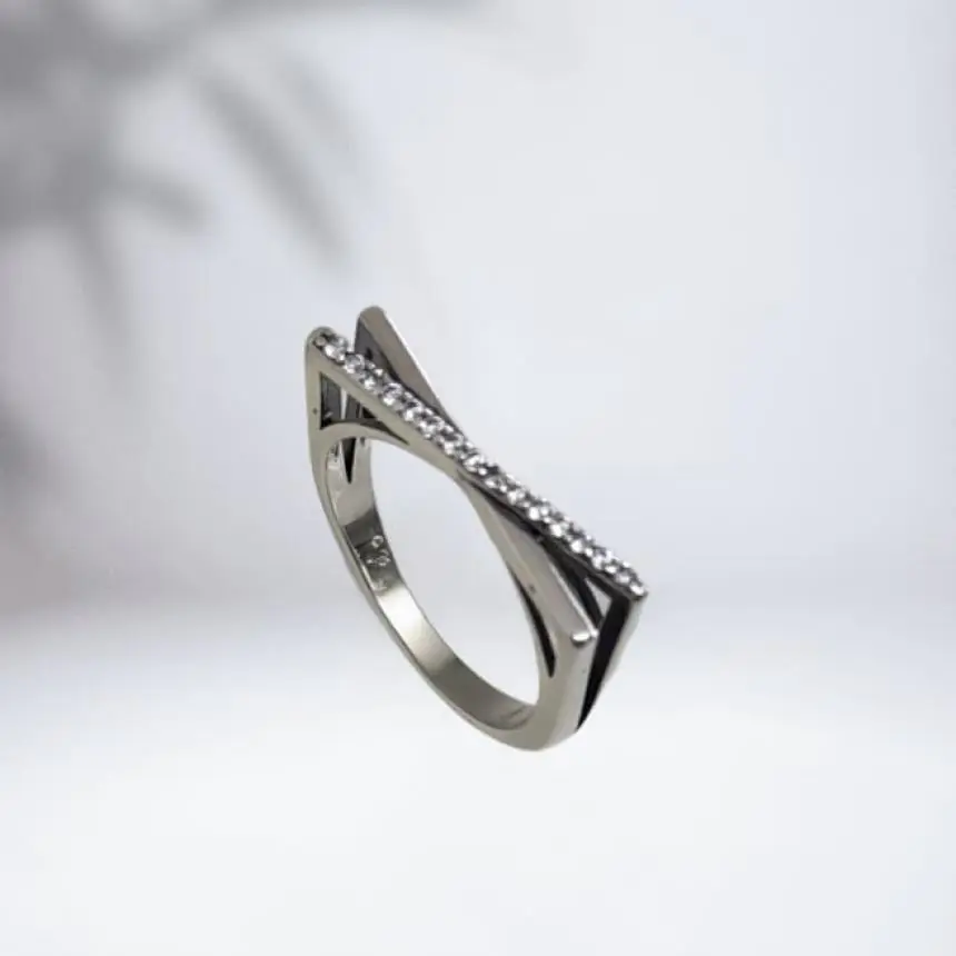 Anel quadrado com zirconia