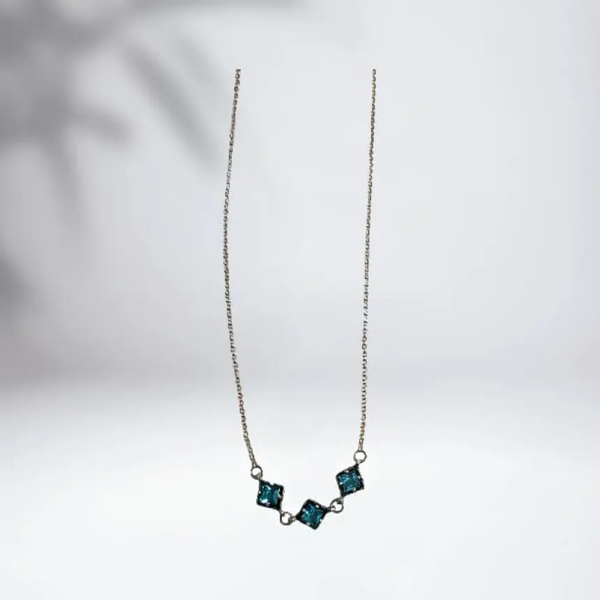 Choker tres quadrados zriconia