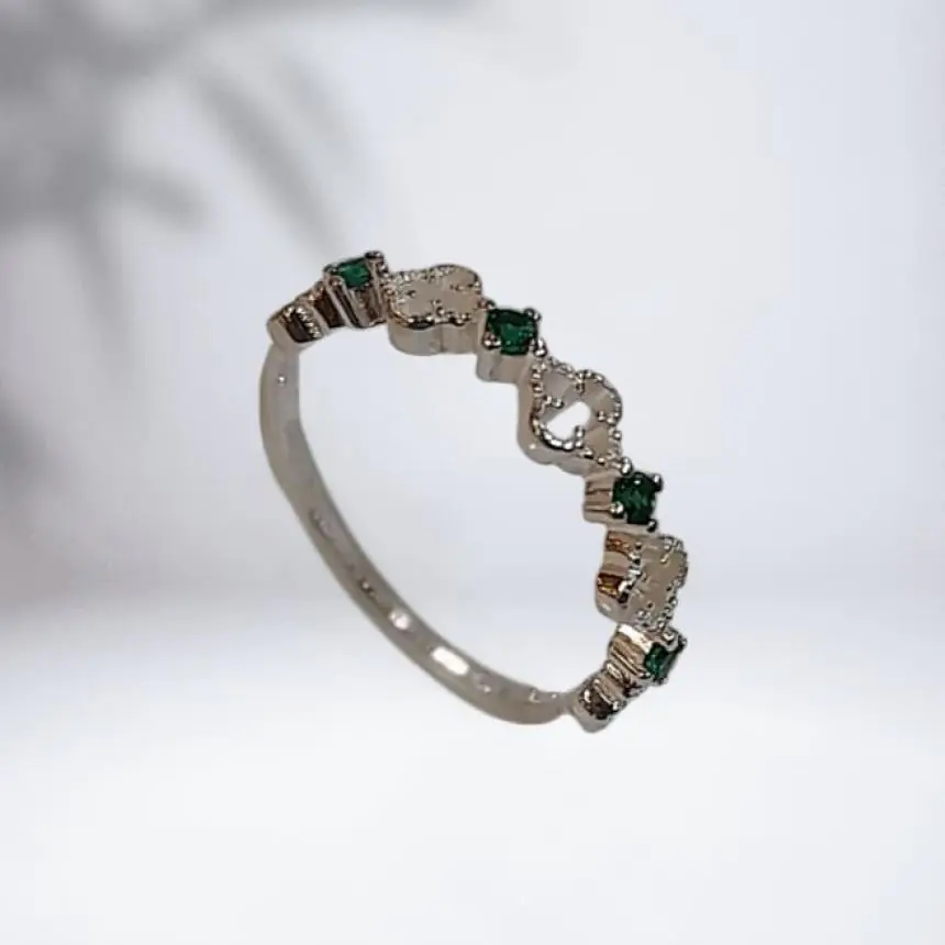 Anel trevo e zirconia verde