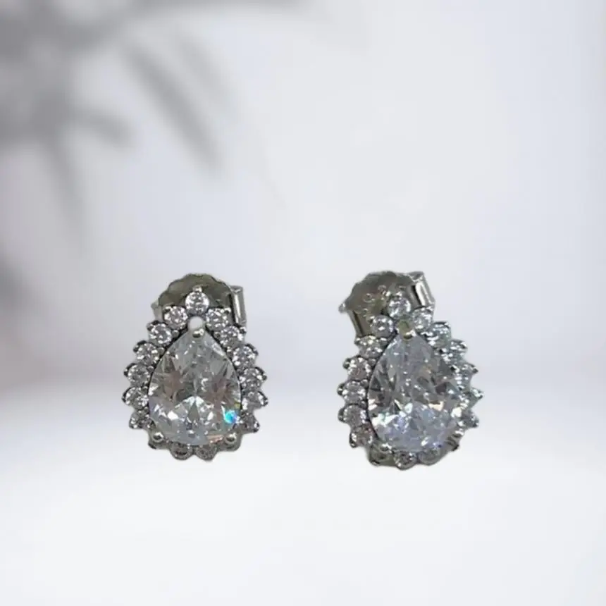 Brinco gota cravejado zirconia