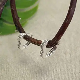 Brinco argola click cravejada coração P