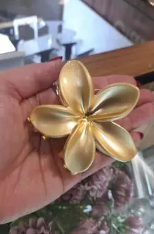 Piranha de Flor Lírio Dourada