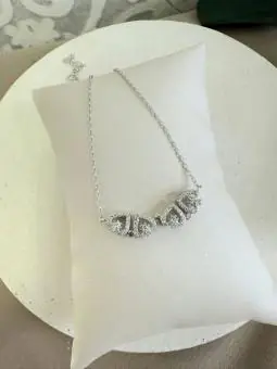 Colar trevo em forma de coração cravejado zirconia