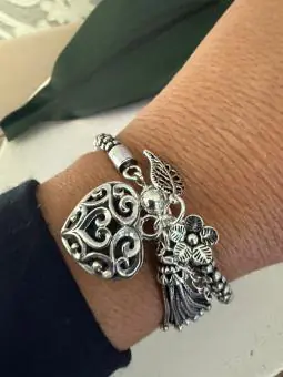 Pulseira pipoca com pingentes