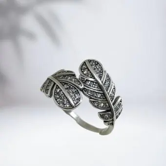 Anel folhas cravejadas zirconias