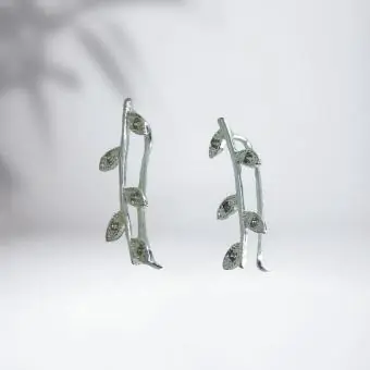 Brinco ear cuff seis folhas zirconias