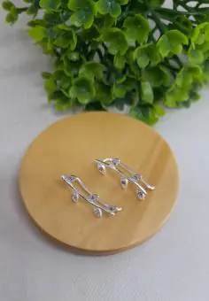 Brinco ear cuff seis folhas zirconias