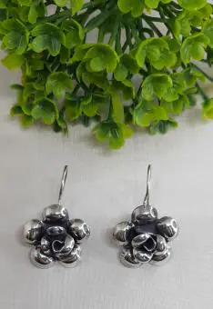 Brinco anzol flor prata Bali