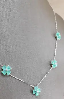 Colar trevos  zirconia verde agua