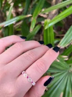 Anel trevo e zirconia rosa