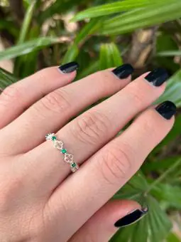 Anel trevo e zirconia verde