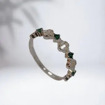 Anel trevo e zirconia verde