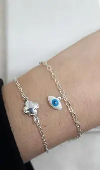 Pulseira olho grego com formato de olho