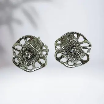 Brinco flor vazado e miolo zirconia - Código 1876