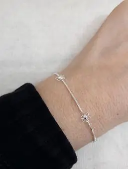 Pulseira mini flores vazadas