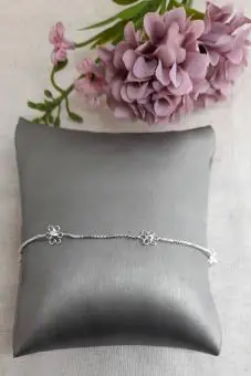 Pulseira mini flores vazadas