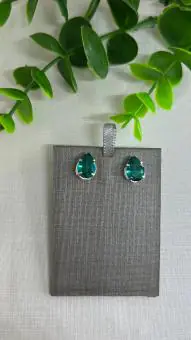 Brinco gota zirconia verde