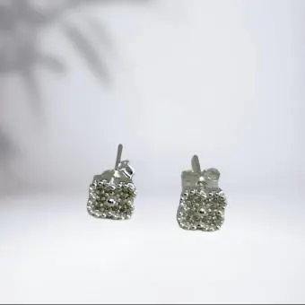 Brinco trevo cravejado zirconia P - Código 1957