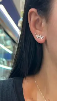 Brinco laço delicado com zirconia