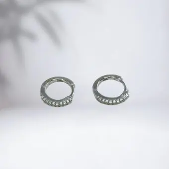 Brinco argola click cravejada duas fileiras