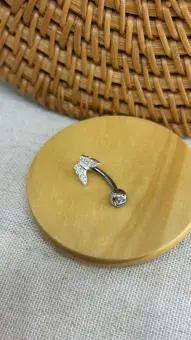 Piercing umbigo borboleta cravejada