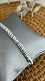 Pulseira pipoca prata branca