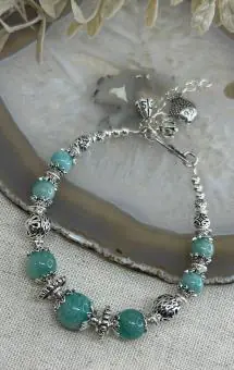 Pulseira bolas amazonita com tres pingentes