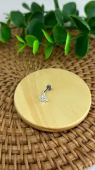 Piercing Nossa Senhora cravejada