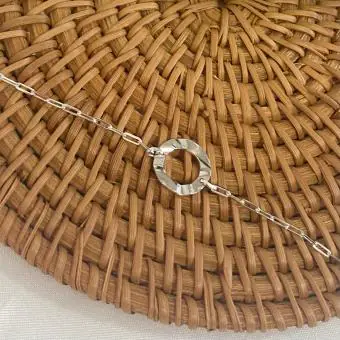 Pulseira um elo martelado vazado