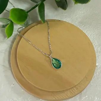 Colar ponto de luz gota zircônia verde